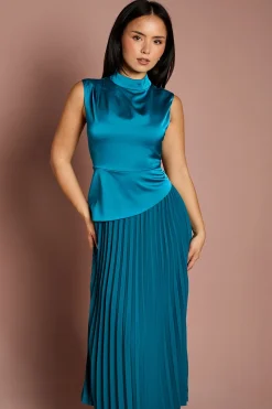 Robe Mi-Longue Petite à Col Montant et Jupe Plissée Drapée