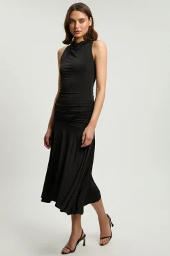 Robe Mi-longue Petite En Crêpe Stretch Drapé Avec Détails Froncés Et Ourlet Mouchoir Asymétrique