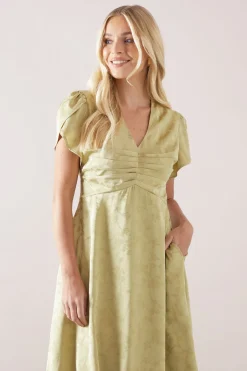 Wallis Robe Mi-Longue Petite en Satin Jacquard à Détails Plissés<Femme Robes Mi-Longues|Satin Et Dentelle