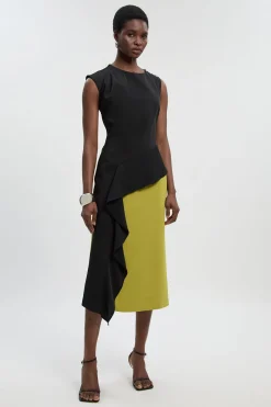 Robe Mi-Longue Petite Taille Ajustée Col Asymétrique Détail Drapé à la Taille