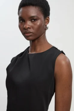 Robe Mi-Longue Petite Taille Ajustée Col Asymétrique Détail Drapé à la Taille