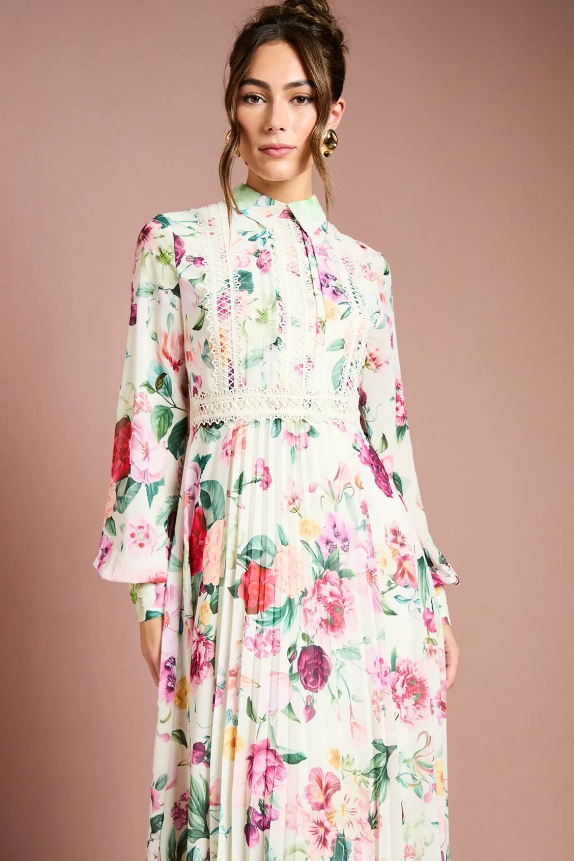 Robe Mi-Longue à Plis avec Finitions en Dentelle