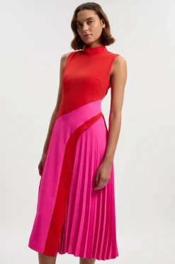 Robe Mi-Longue Plissée à Col Montant et Blocs de Couleur Ajustée Douce