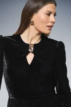 Wallis Robe Mi-Longue Plissée en Velours avec Ornements<Femme Robes De Soirée|Toutes Les Robes