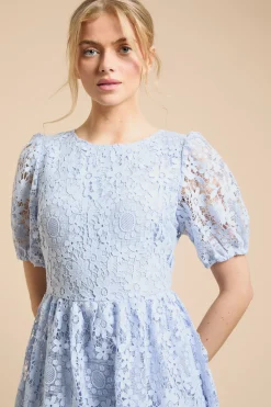 Robe Mi-longue Premium En Dentelle Florale À Manches Bouffantes