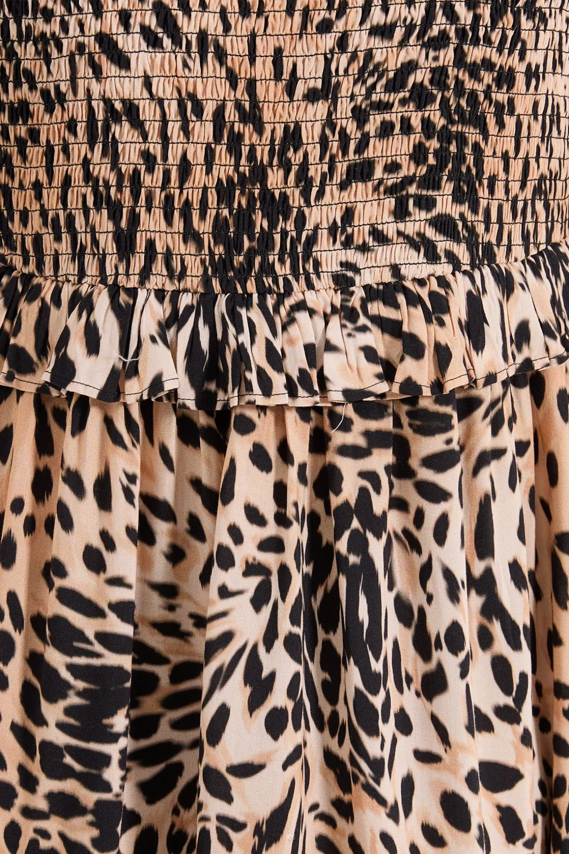 Robe Mi-Longue Rose Motif Animal à Corsage Froncé et Détails Volantés