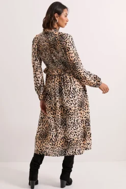 Robe Mi-Longue Rose Motif Animal à Corsage Froncé et Détails Volantés