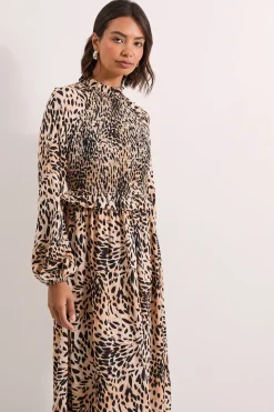 Robe Mi-Longue Rose Motif Animal à Corsage Froncé et Détails Volantés