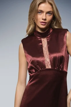 Robe Mi-Longue Sans Manches Col Montant avec Insert en Dentelle