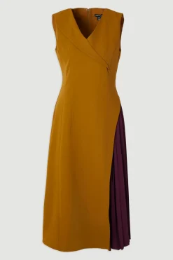 Robe Mi-Longue Sans Manches à Plis Latéraux et Blocs de Couleur Coupe Ajustée Souple