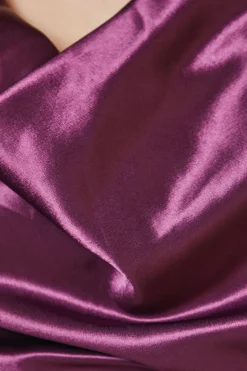 Robe Mi-Longue Satinée à Col Drapé