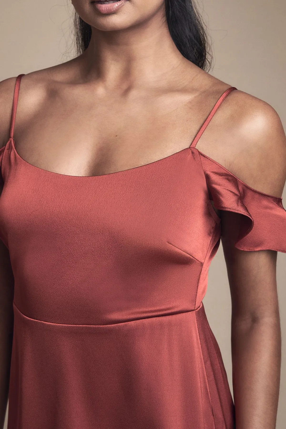 Oasis Robe Mi-Longue Satinée Demoiselle d'Honneur Épaules Dénudées<Femme Robes Demoiselles D'Honneur|Satin Et Dentelle