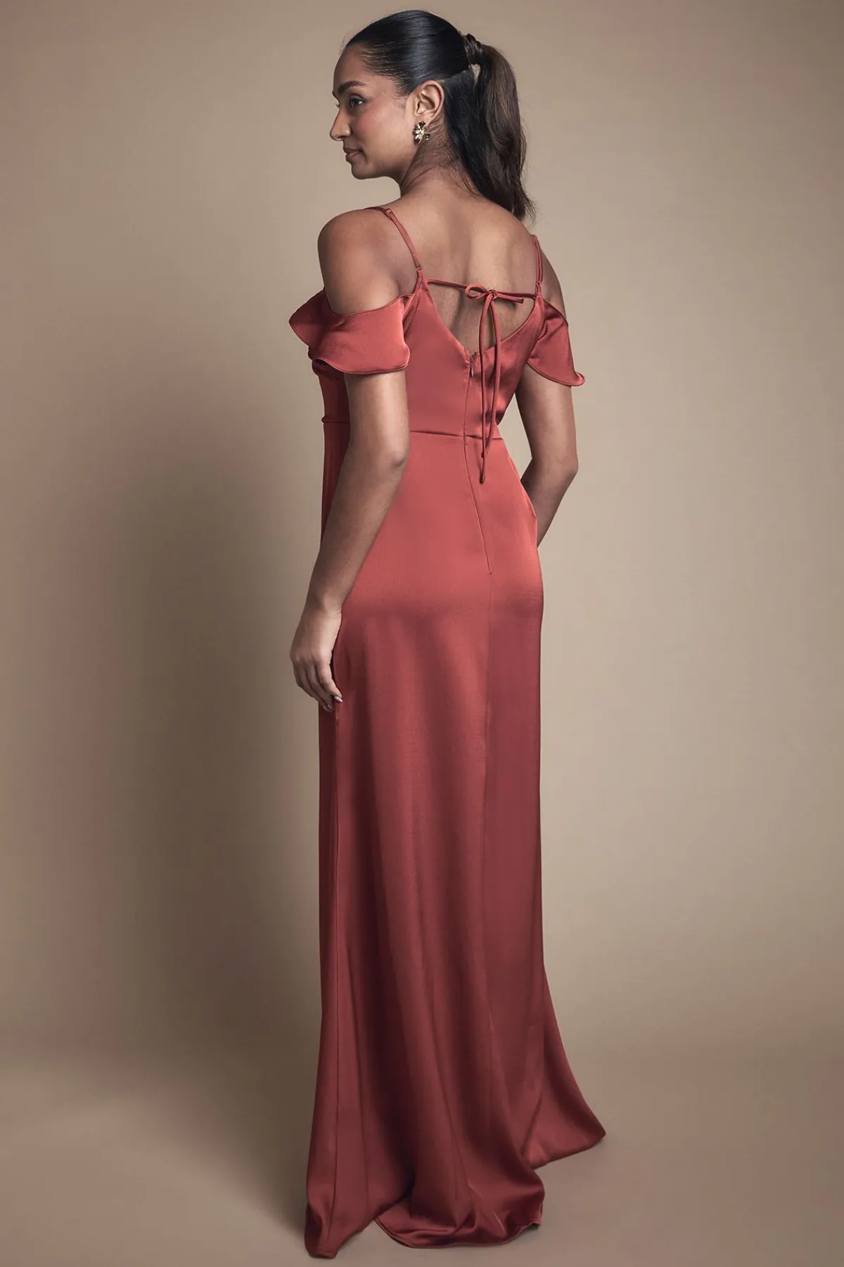 Oasis Robe Mi-Longue Satinée Demoiselle d'Honneur Épaules Dénudées<Femme Robes Demoiselles D'Honneur|Satin Et Dentelle