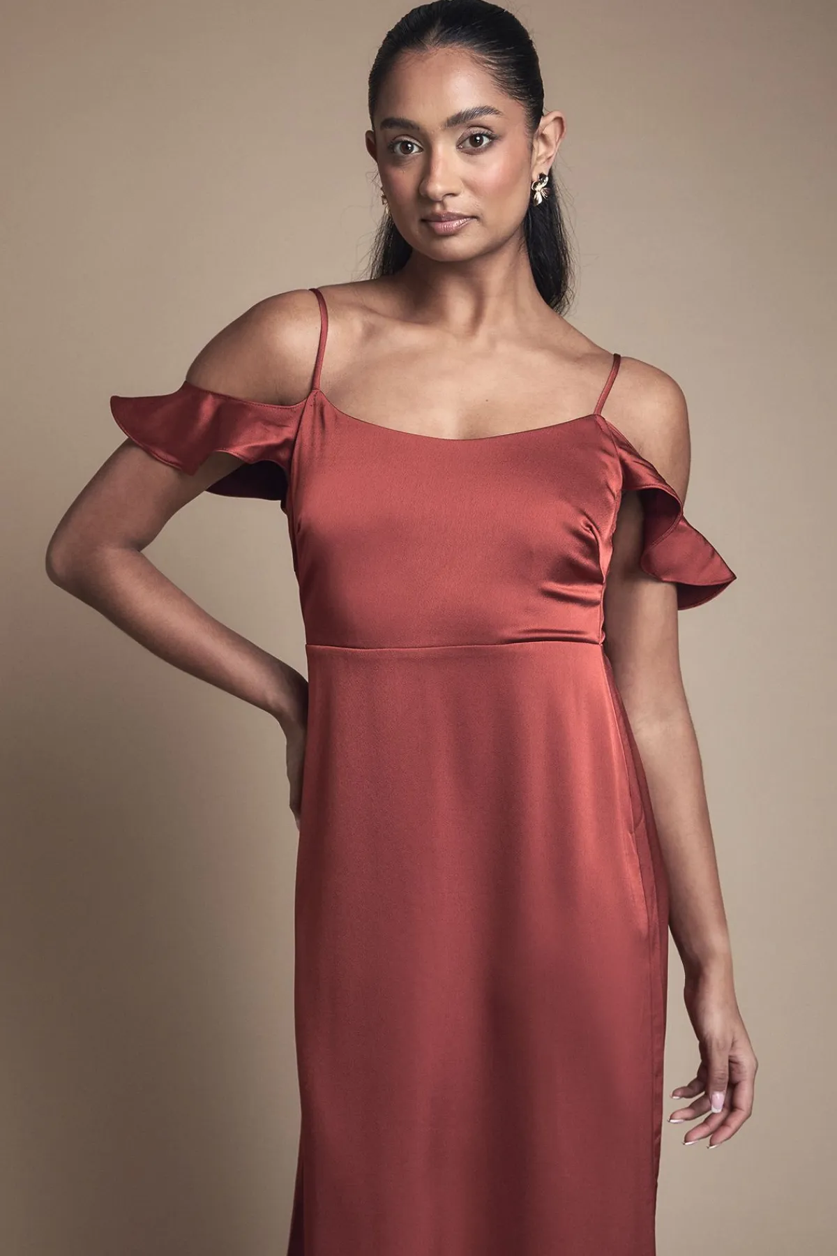 Oasis Robe Mi-Longue Satinée Demoiselle d'Honneur Épaules Dénudées<Femme Robes Demoiselles D'Honneur|Satin Et Dentelle