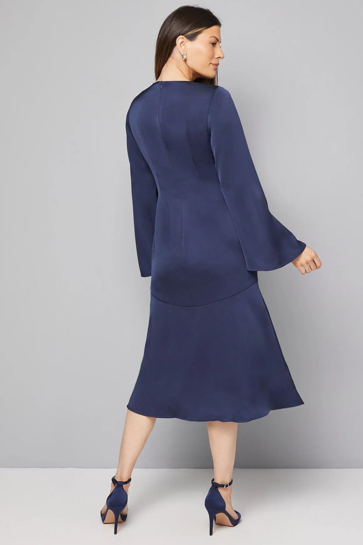 Robe Mi-longue Satinée à Fleur Sequins