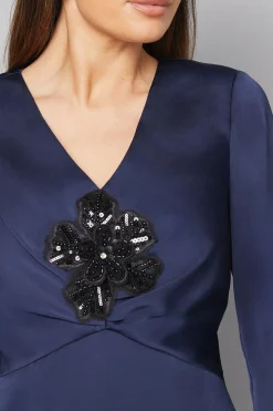 Robe Mi-longue Satinée à Fleur Sequins
