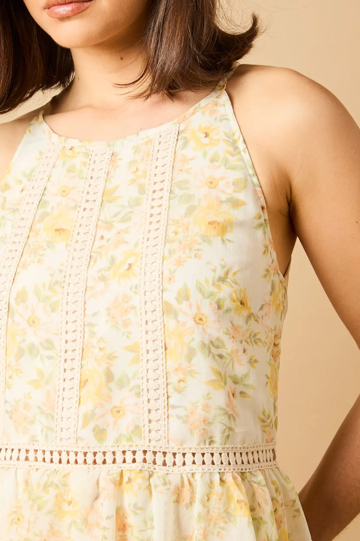 Oasis Robe Mi-Longue Étagée à Col Halter avec Détails en Dentelle Imprimée<Femme Satin Et Dentelle|Robes