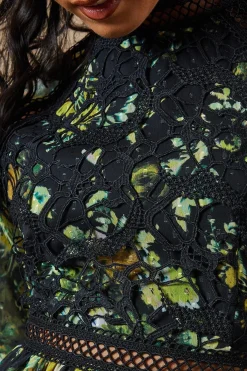 Oasis Robe Mi-Longue Étagée en Mousseline Dobby à Imprimé Floral avec Finitions Dentelle Petite Occasion<Femme Satin Et Dentelle|Robes À Manches Longues