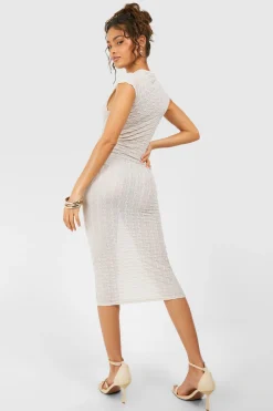 Robe mi-longue texturée à col cheminée