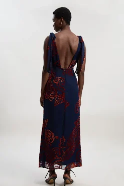 Robe Mi-Longue Tissée à Décolleté Plongeant Motif Paisley Dévoré