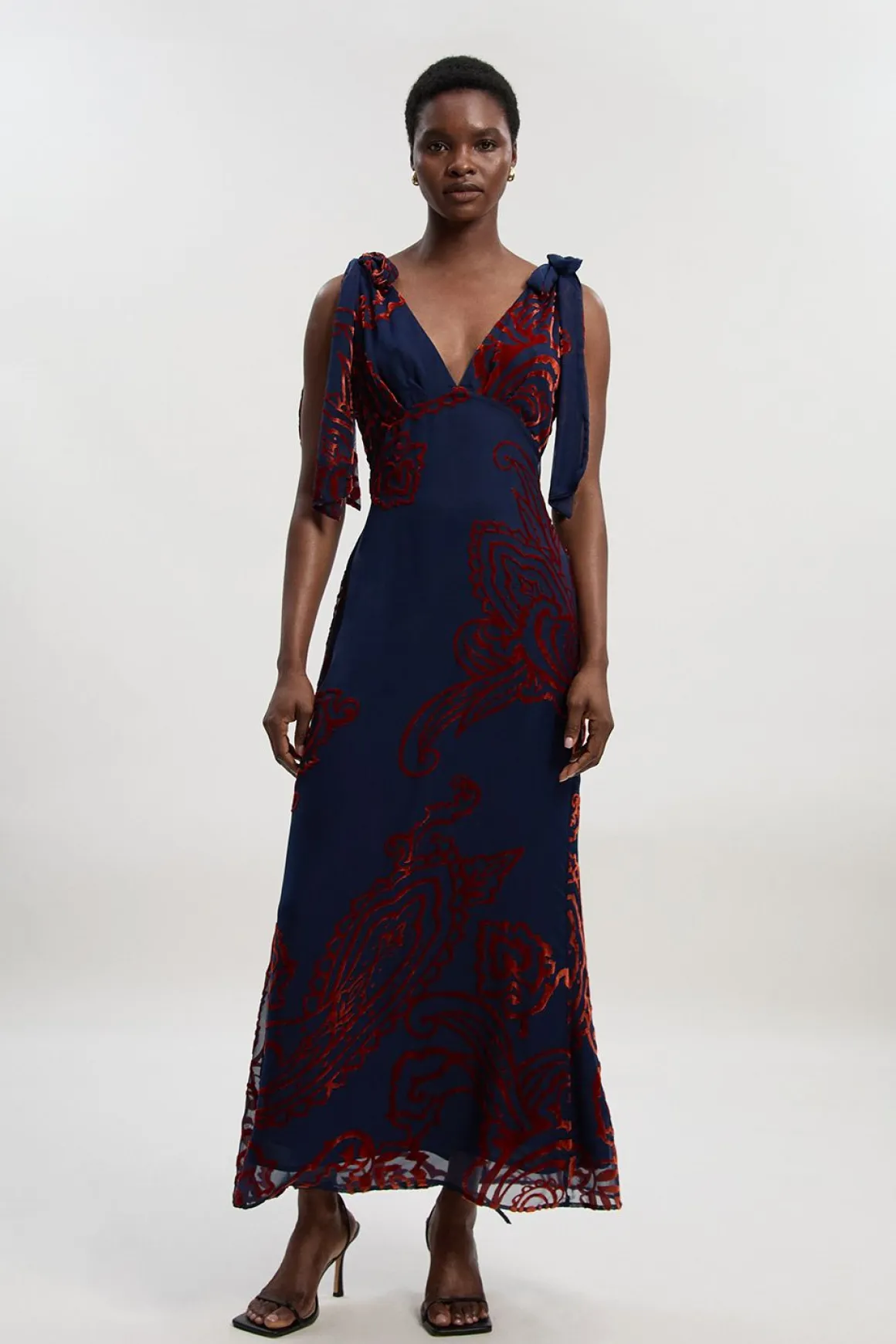 Robe Mi-Longue Tissée à Décolleté Plongeant Motif Paisley Dévoré