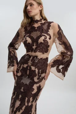 Robe Mi-Longue Tissée à Manches Évasées Perlées et Appliques Baroques en Organdi