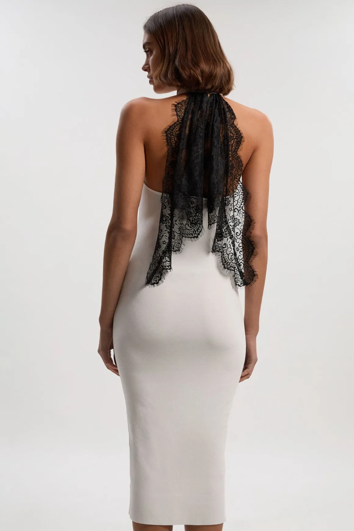 Robe Mi-Longue Tricotée à Détail Dos en Dentelle Transparente, Mélange Viscose Slinky