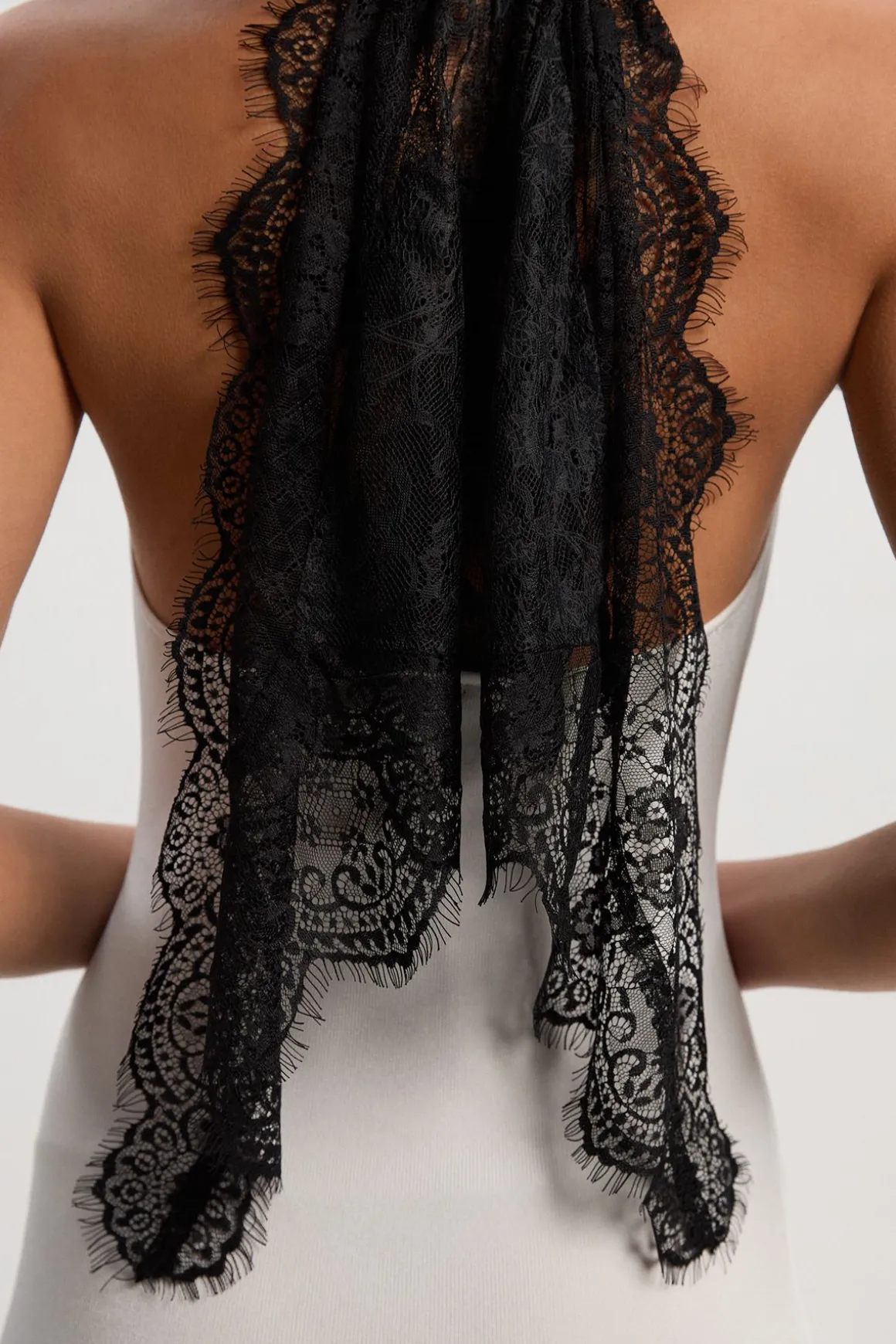 Robe Mi-Longue Tricotée à Détail Dos en Dentelle Transparente, Mélange Viscose Slinky