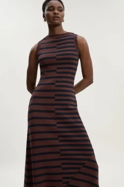 Robe Mi-longue Tricotée Sans Manches à Rayures et Ourlet Asymétrique