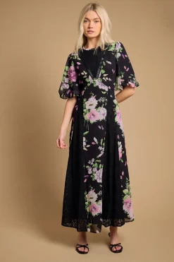 Robe Mi-longue Évasée en Dentelle