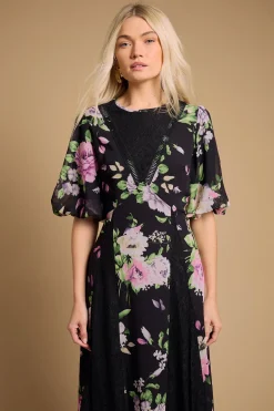 Robe Mi-longue Évasée en Dentelle