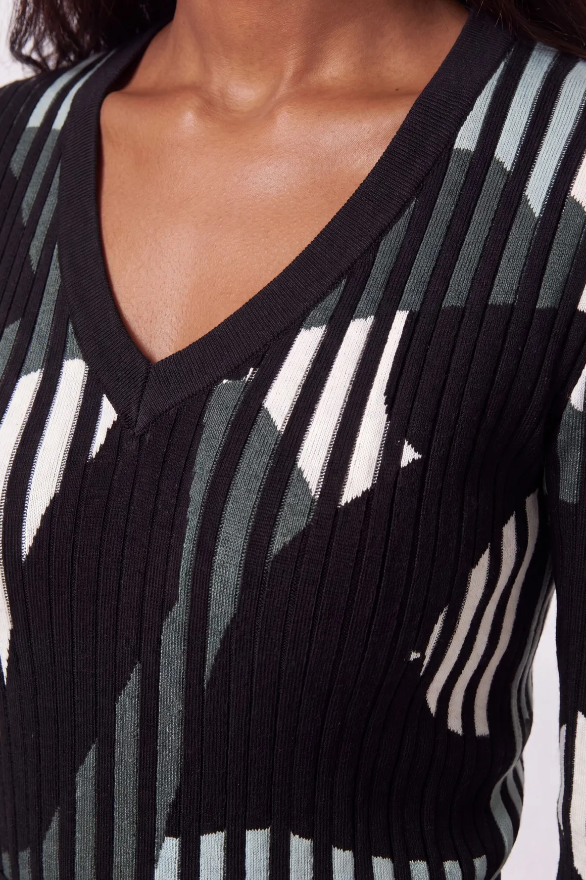 Robe Mi-Longue Évasée en Maille Jacquard Zèbre