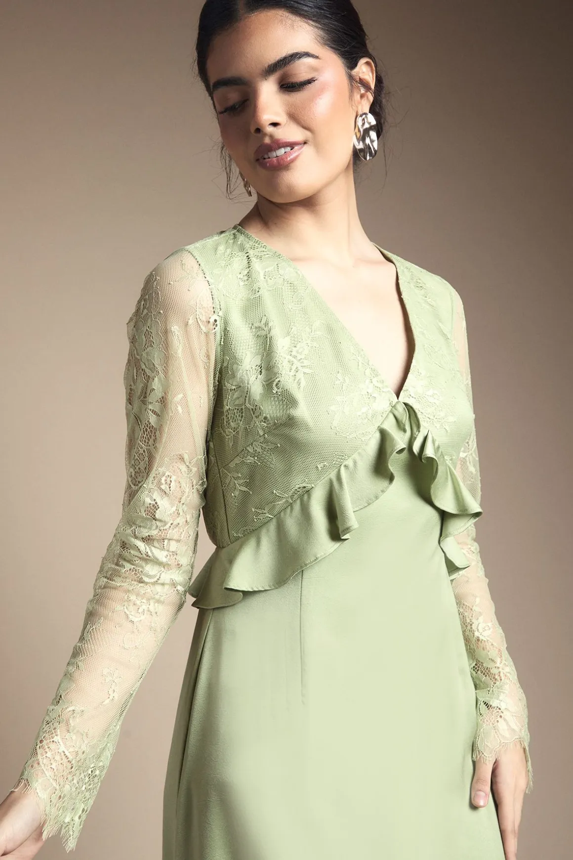 Robe Mi-longue À Volants Avec Détails De Panneaux En Dentelle