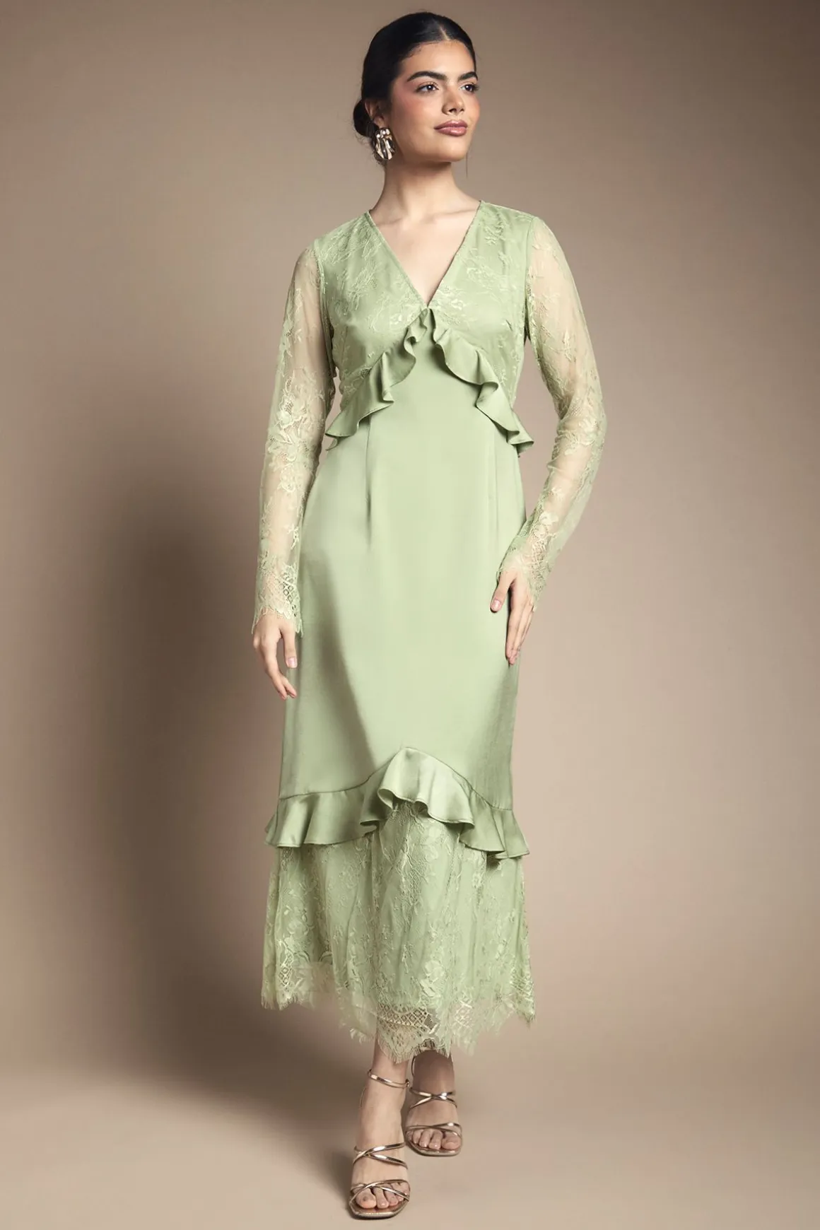 Robe Mi-longue À Volants Avec Détails De Panneaux En Dentelle