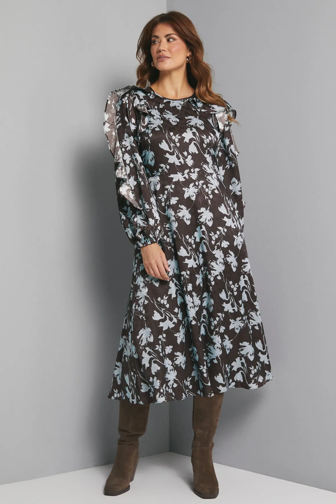 Robe Mi-longue à Volants en Jacquard Satiné Fleuri