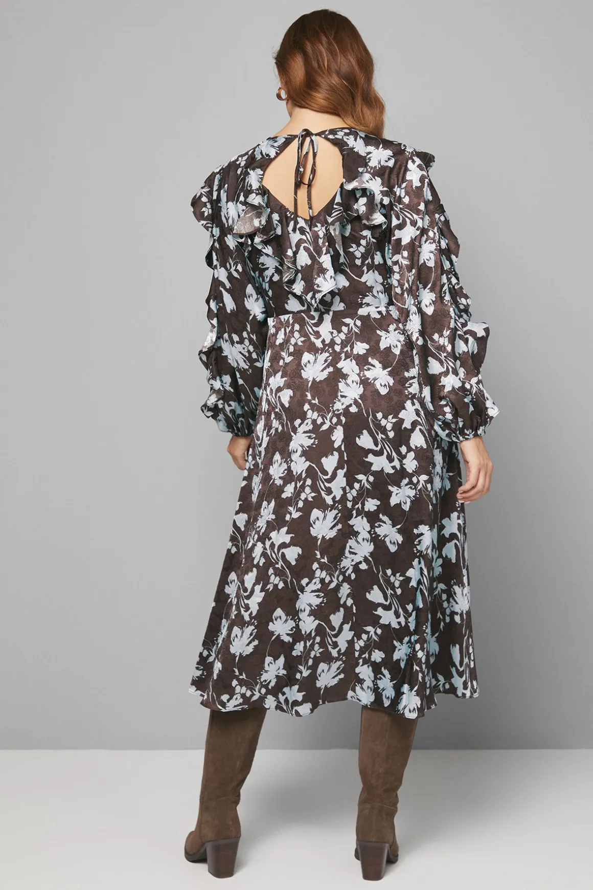 Robe Mi-longue à Volants en Jacquard Satiné Fleuri