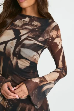 Robe mini abstraite en maille à manches évasées