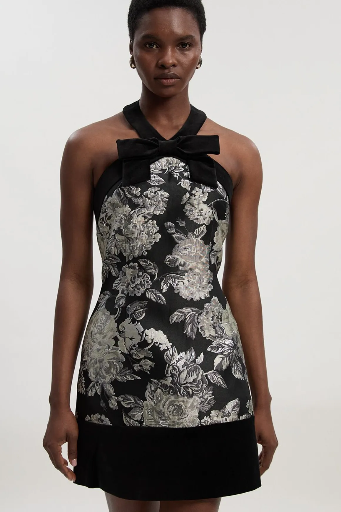 Robe Mini Ajustée à Col Halter en Velours et Jacquard Contrastés