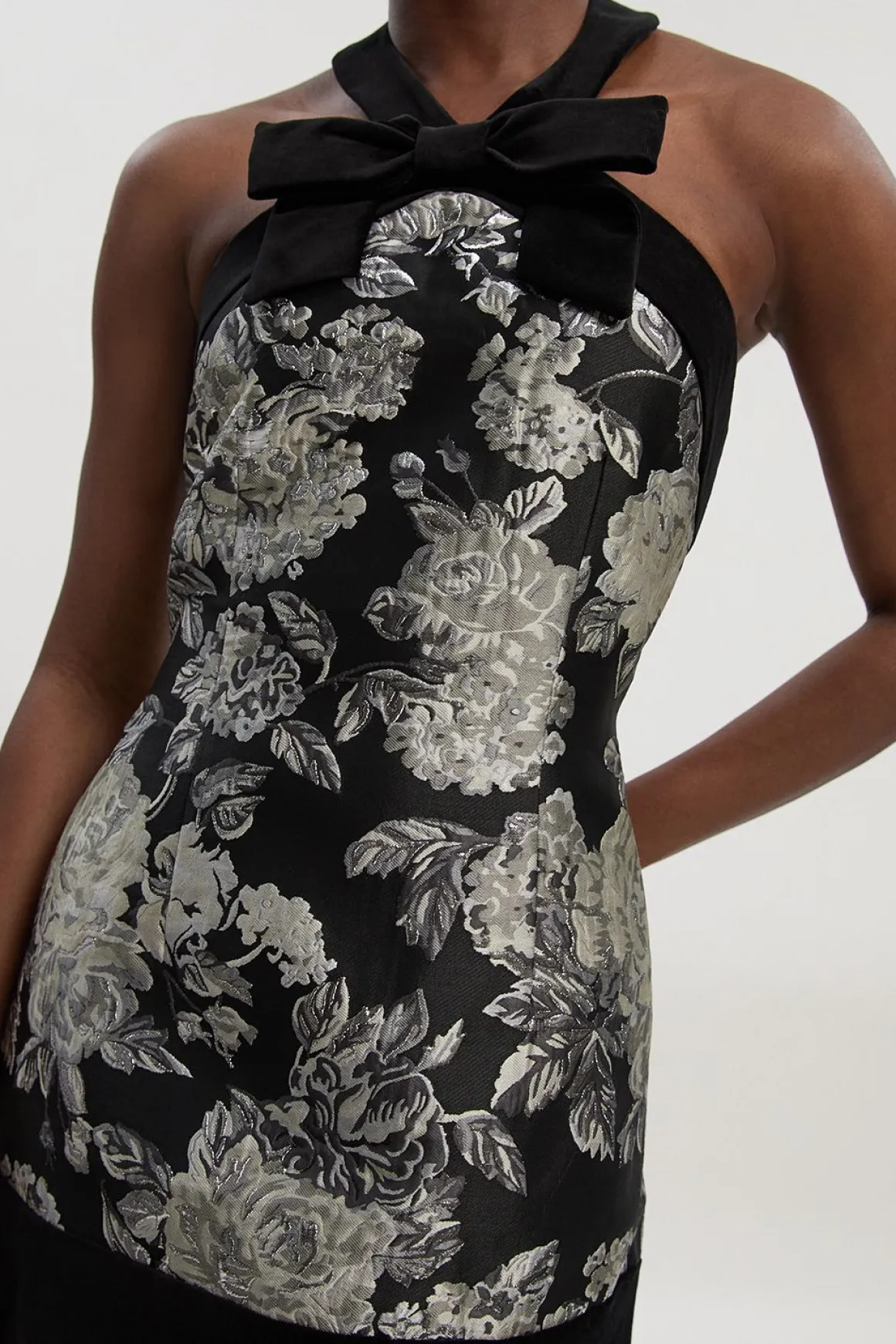 Robe Mini Ajustée à Col Halter en Velours et Jacquard Contrastés