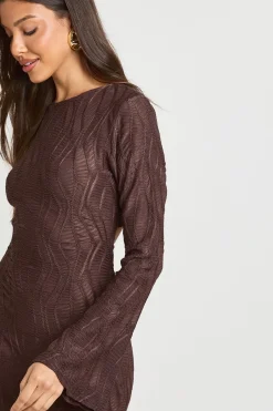 boohoo Robe Mini Ajustée À Dos Ouvert Et Manches Évasées Texturées<Femme Robes Moulantes|Robes À Manches Longues