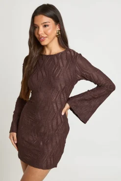 boohoo Robe Mini Ajustée À Dos Ouvert Et Manches Évasées Texturées<Femme Robes Moulantes|Robes À Manches Longues