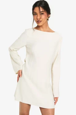 Robe mini ajustée en lin à manches longues, col échancré