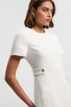 Robe Mini Ajustée Essential en Tissu Stretch Compact avec Détail Patte à la Taille