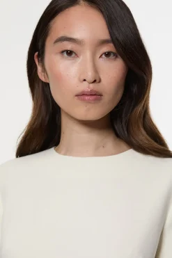 Robe mini ajustée essentielle stretch avec détail de languette à la taille