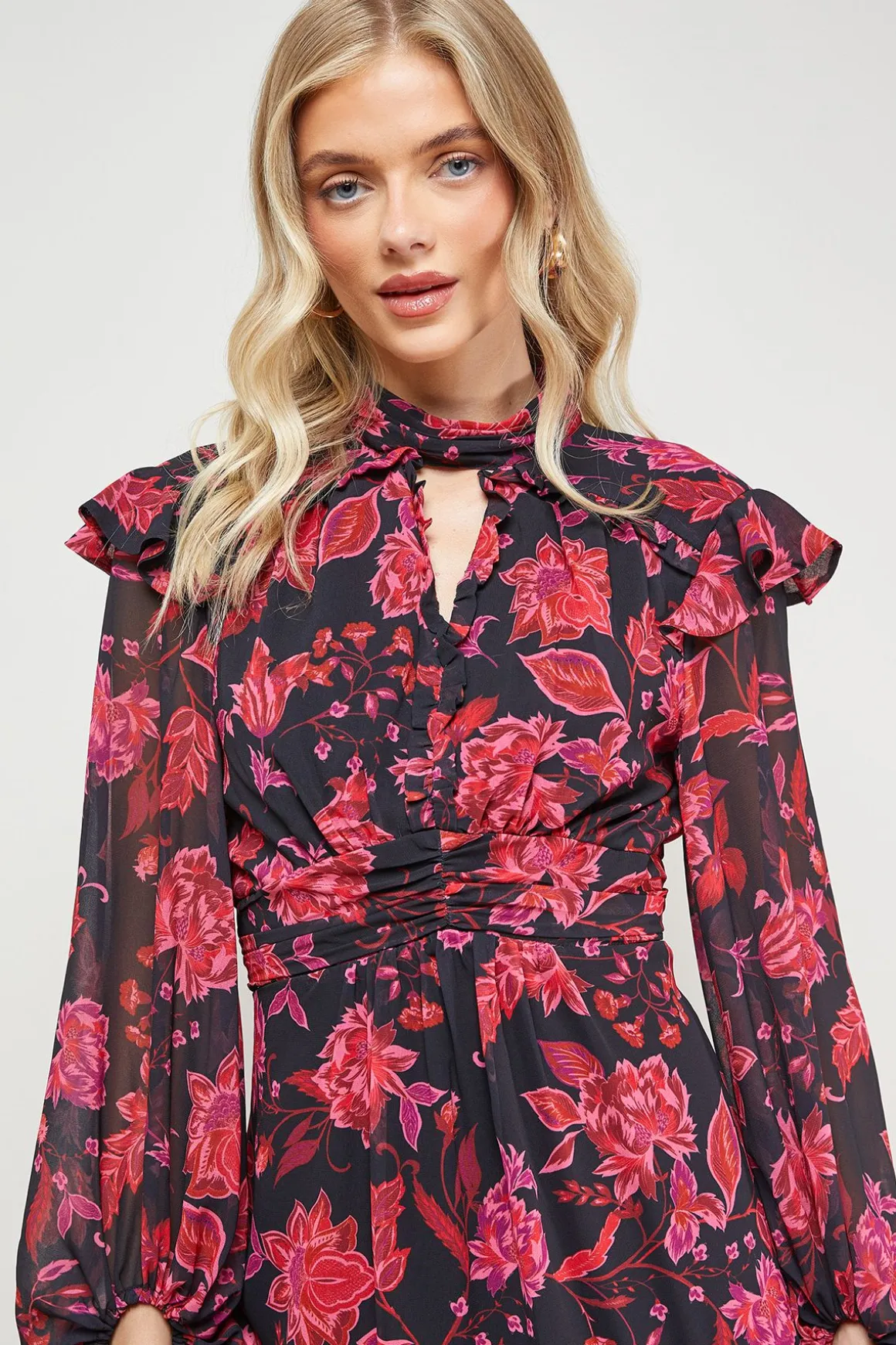 Robe Mini Ajustée et Évasée à Col Montant Froncé et Imprimé