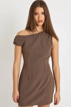Robe mini ajustée à fines rayures et épaules dénudées