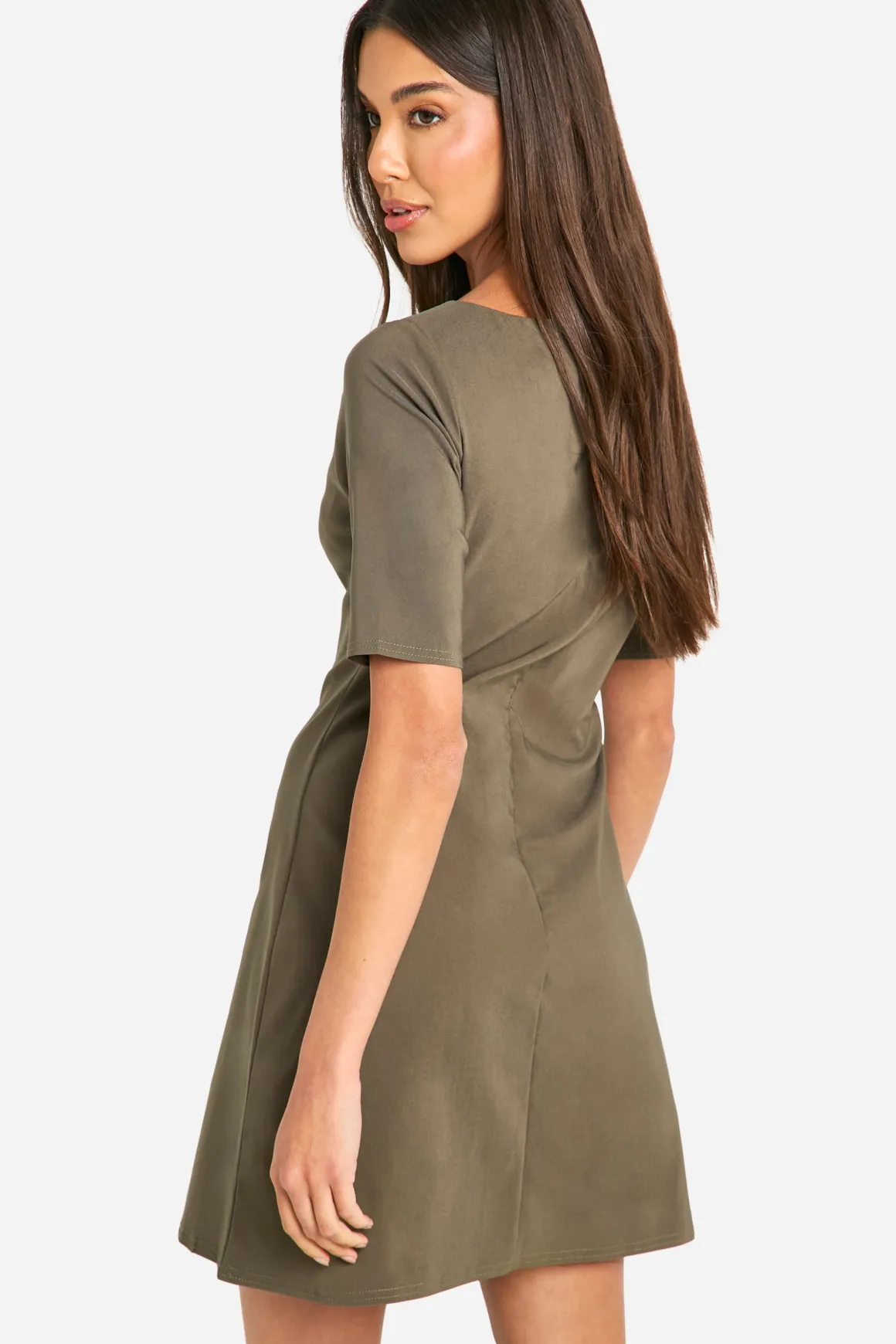 Robe mini ajustée à manches courtes