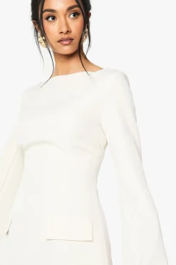 Robe Mini Ajustée À Manches Longues Et Encolure Bateau