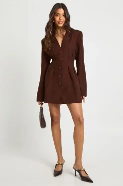 boohoo Robe Mini Ajustée à Manches Longues Sans Col<Femme Looks Chocolat|Robes Patineuses