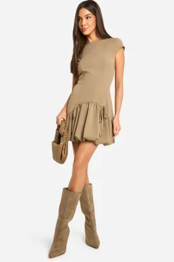 Robe mini ajustée à ourlet bulle et manches cap